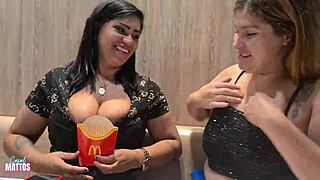 fomos no fast food, but ended up eatin’ some mcbuceta outdoors, oopsie!