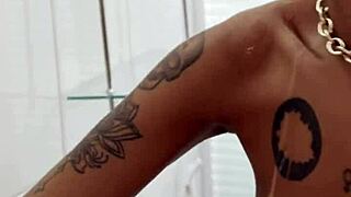 Brazilian babe in bikini, tattooed, suck and fucks