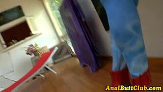 whoa, this big-assed babe sits on faces like a queen! 😜