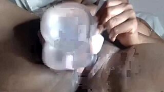 Sexy girl shakes juicy ass while squirting 😏