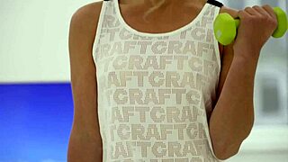 mi nuevo vecino me folla apenas nos conocimos y ya le mame la verga