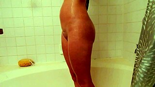 Check out Scarlett Baxter showering, she's a hot milf bathing and pleasuring herself 💦