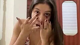 Novinha Gostosa Se Depilando