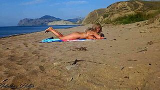 Im naked on the beach