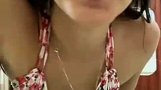 Novinha Gostosa Se Depilando