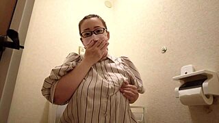hey, wanna see this married woman touching herself in the toilet? full vid at xvideos red aika-frau