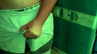I watchd the asian hansome boy do a solo handjob n creampie