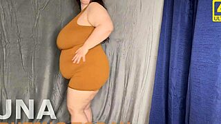 i got curvy babe showing big tits with plump boobs