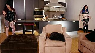 Jenevieve Hexx and Vinyl Vixon swap cum after blowjob