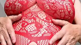 THE QUEEN OF OVERALLS BUSTY GRANNY MARIAOLD DAZZLES HAIRY PUSSY CLOSE-UP