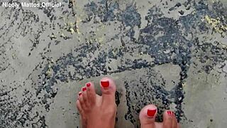 Fetish for lonely dirty wet barefoot feet on the street!