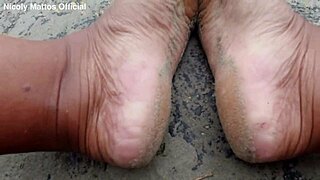 Fetish for lonely dirty wet barefoot feet on the street!