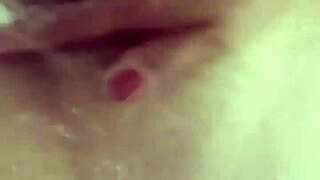 Watch this mature colombian latina mom masturbating and squirting on whatsapp video.