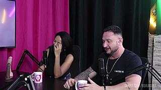 Duas Gostosas Com Os Peitos De Fora Fazem Boquete E Tem A Buceta Fodida Gemendo Gostoso E Ficando Molhadinhas - Bruna Carlos Matheus Caetano Kel Abate E Bruno Abate Watch On Sheer Red