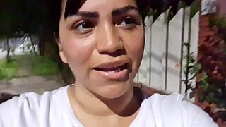 Sai sem calcinha pra malhar o personal sentiu o cheiro da minha buceta suadinha me levou pro banheiro e encheu minha buceta de porra