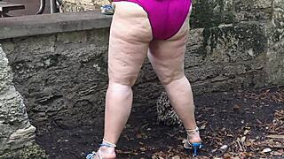 Watch my plump milf ass flash outdoor