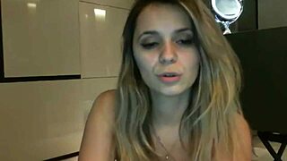 Dea Squirt and Shower in Berlin with Toys and Dildo Flashing