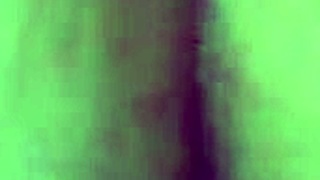 estou de quatro esperando sua rola entrar em mim e tirar minha virgindade