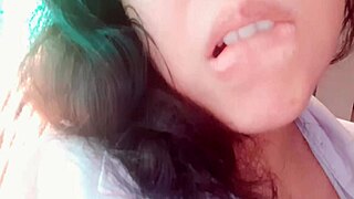 Quiero que mis vecinos me vean mientras me masturbo 😏