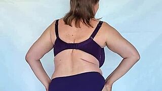 I can't get enough of this busty MILF in stockings and heels