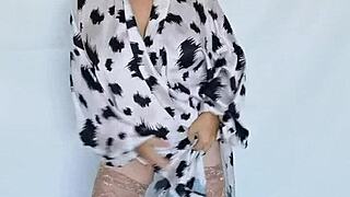 I can't get enough of this busty MILF in stockings and heels