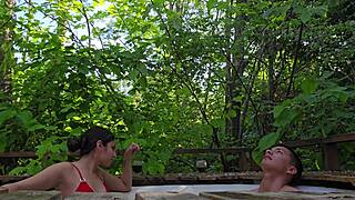 amiga te animas a tener sexo en el jacuzzi nos espian - sexo publico