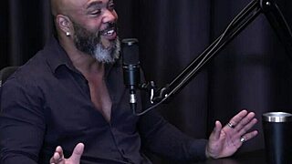 Feeling that dick enter in public makes her heart race