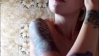 i love fuck while i do my makeup.