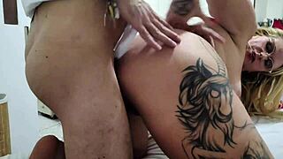 eu fiz minha amiga de corna, trepei com marido enquanto ela dormia