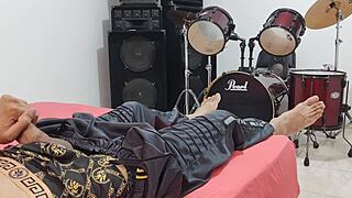 MAN MASTURBATES HIS BIG COCK IN FRONT OF THE CAMERA