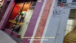 chupando desconhecidos, engolindo porra e beijando o corno no gloryhole 17 - trailer 😈