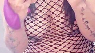 Que rico es montarme en mi dildo hasta tener un orgasmo fuerte