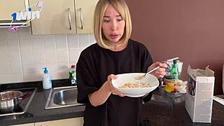 Breakfast Surprise: Mouthful Of Sperm Instead Of Milk