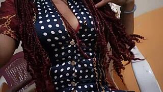 LA NOVIA DE MI COMPAÑERO QUIERE CUMPLIR UN FETICHE Y SE TOCA SEXY EN EL TRABAJO 1