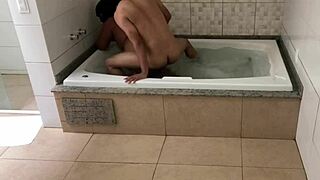 We were relaxing in the bathtub and I gave my ass to the young guy