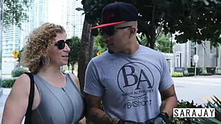 Fit King Noire fucks Cougar Sara Jay's mature pussy in lingerie