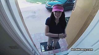 teen 18+ gives blowjob for pizza delivery money in homemade hardcore