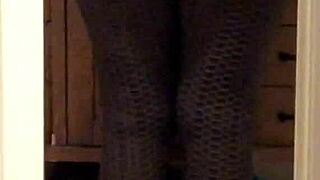 Does Wife's Big Ass Tease In Leggings?