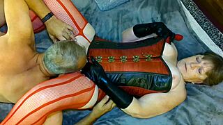 Steampunk grannys fingering & cunni cums