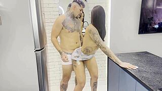 deixou meu cuzinho bem molhado e meteu gostoso a pica em mim