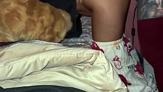 Joven pareja GRABA su primer VIDEO CASERO en mitad de la NOCHE, con la teen latina BENT OVER en DOGGYSTYLE parte 1