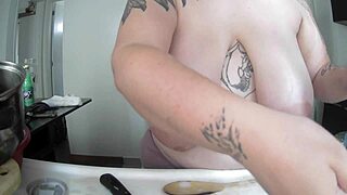 I'm doing the dishes with my boobies out, feeling so curvy