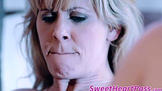 Handsome Lesbian Milf Spreads Legs For Wild Pussy Licking?