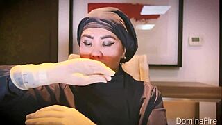 Nurse uses latex gloves in hospital for patient