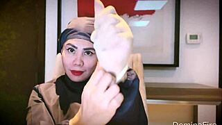 Nurse uses latex gloves in hospital for patient