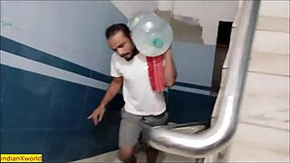 印度孟加拉富家女孩与送货男孩激烈性爱