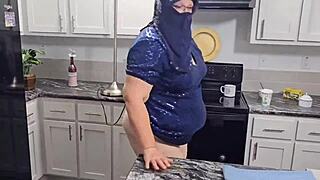 i saw hijab muslim milf let stranger cum on big pussy at bus stop