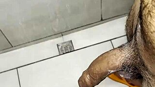 i masturbate in the gym bathroom again