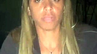 Esposa Fazendo Exibismo Na Rua Deixando Os Coecas Loucos