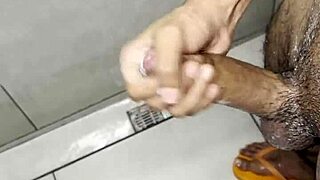 i masturbate in the gym bathroom again